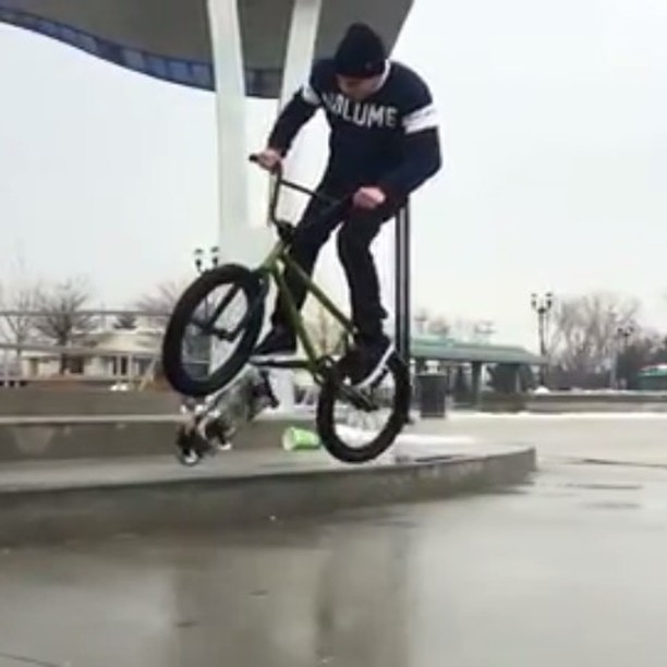 @tateroskelley by @rileyroosmith  #bmx #flip #skate